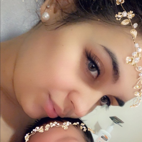 Meet your Posher, Estefani - Picture 1 of 1